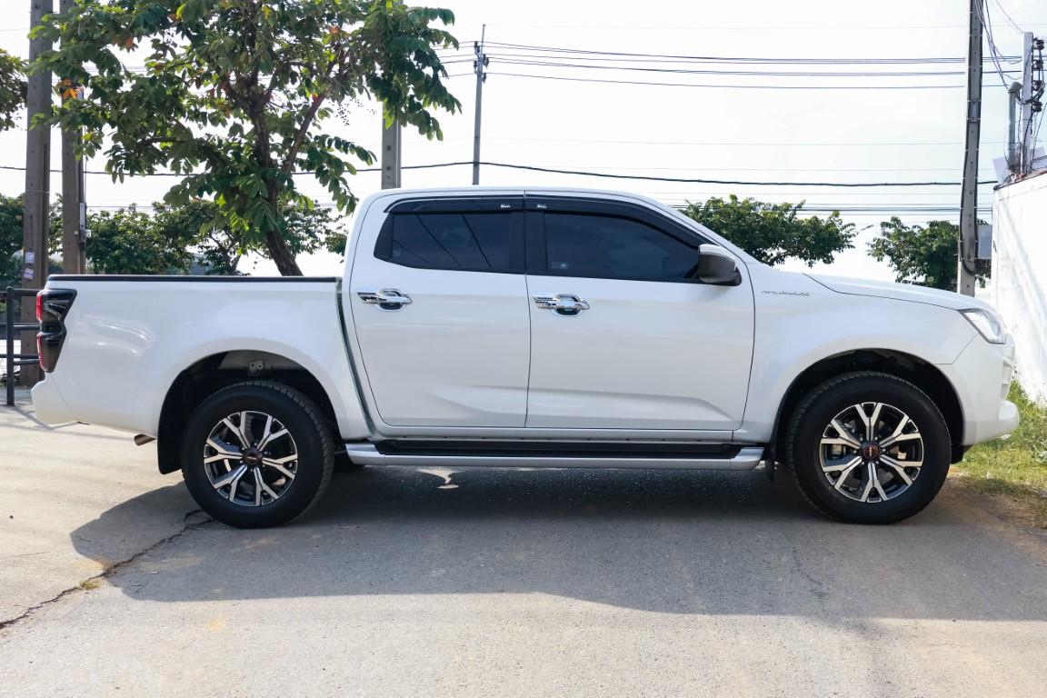 Isuzu Dmax Cab4 Hilander 1.9 ZP A/T 2023 *LK0598*